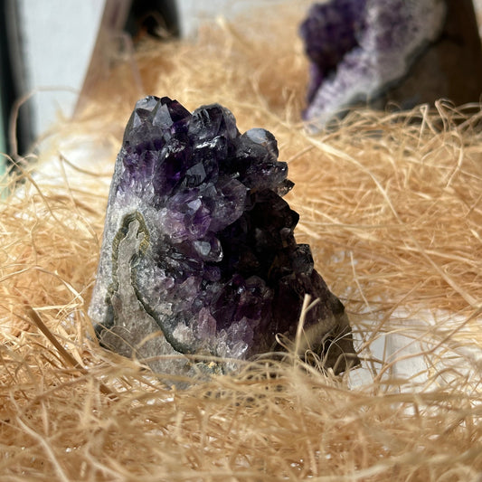 Géode Améthyste bord brut Uruguay AA